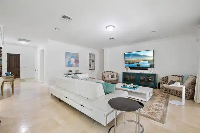 Listing Photo 17