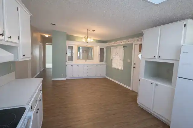 Listing Photo 7