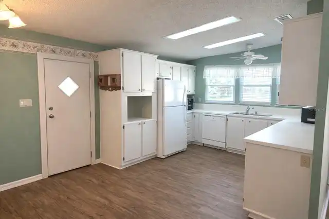 Listing Photo 9