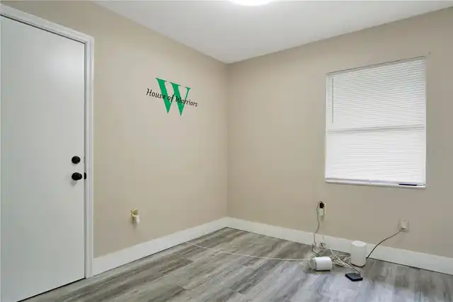 Listing Photo 12