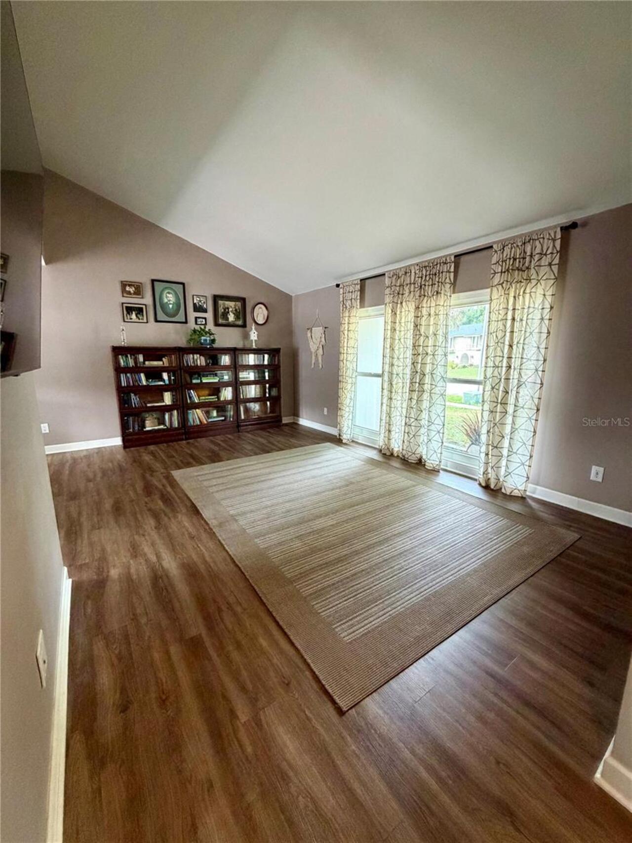 Listing Photo 12