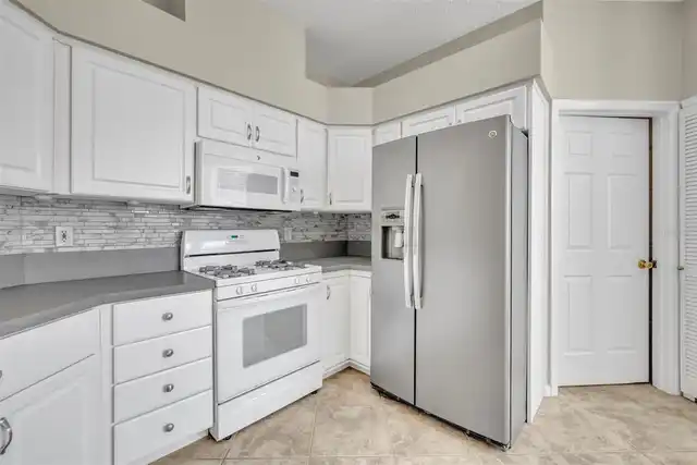 Listing Photo 17