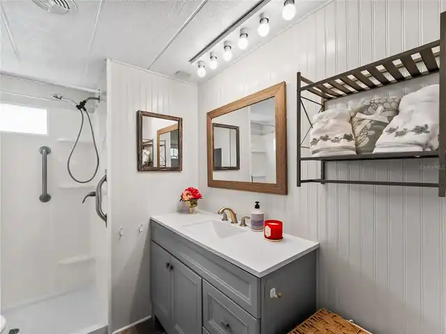 Listing Photo 12