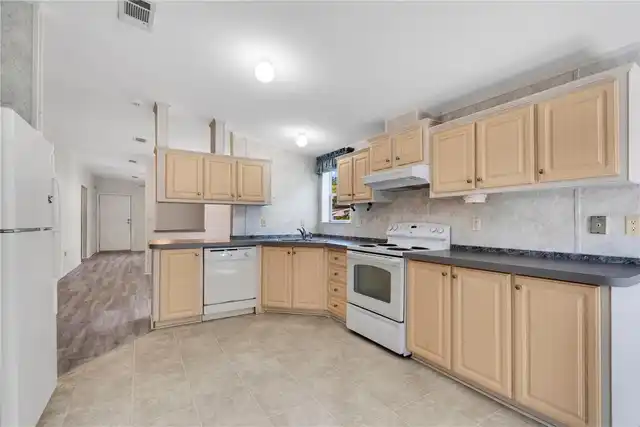 Listing Photo 7