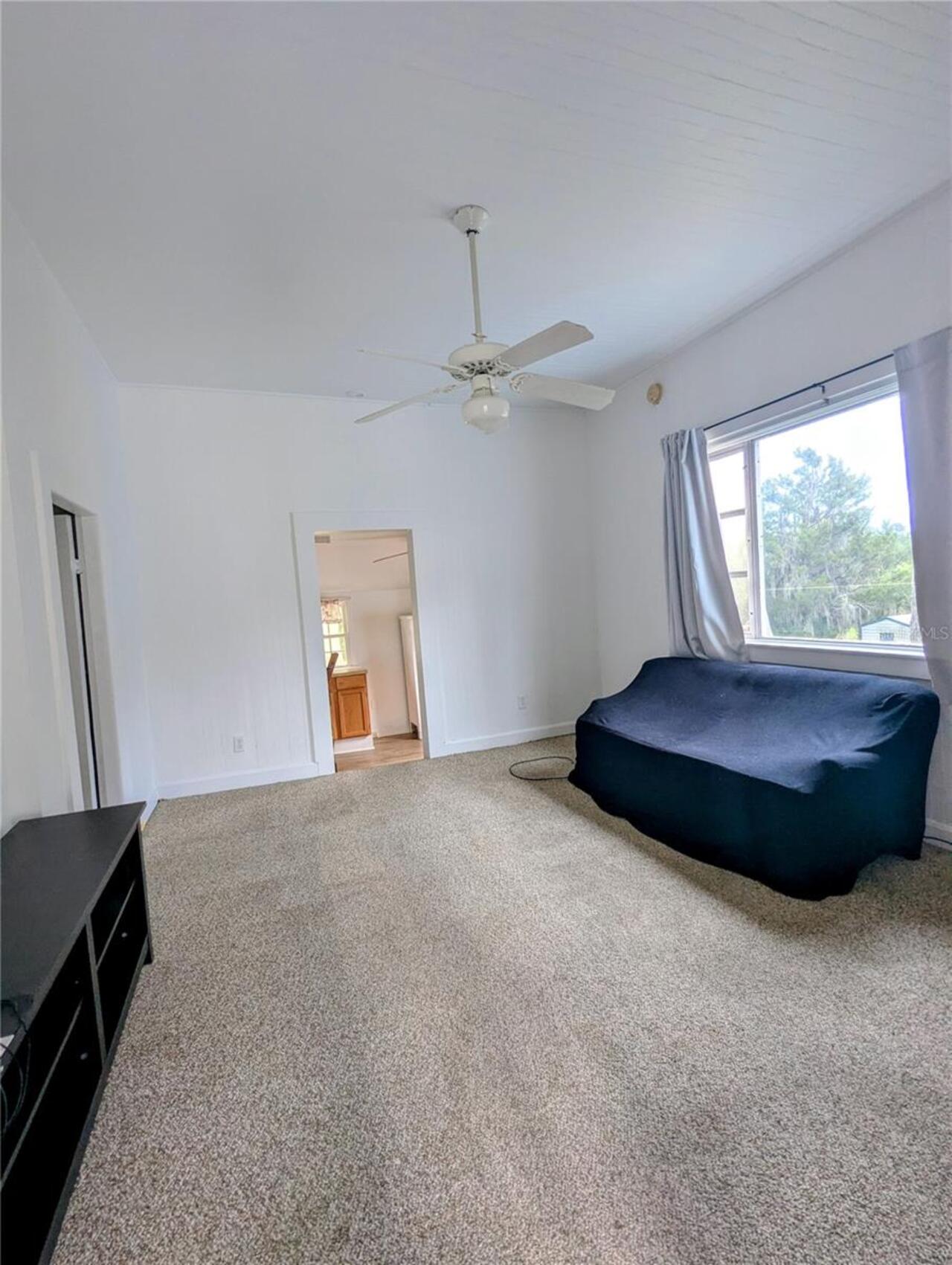 Listing Photo 8