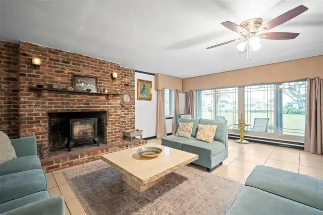 Listing Photo 11