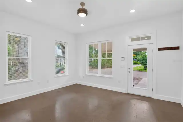 Listing Photo 8
