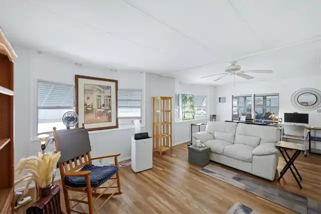 Listing Photo 11