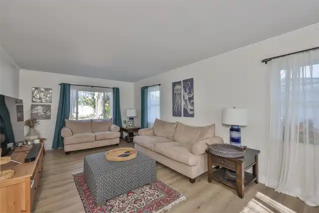 Listing Photo 7