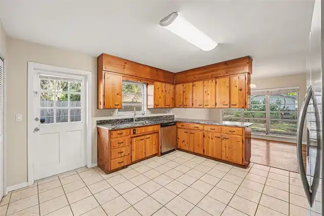 Listing Photo 10
