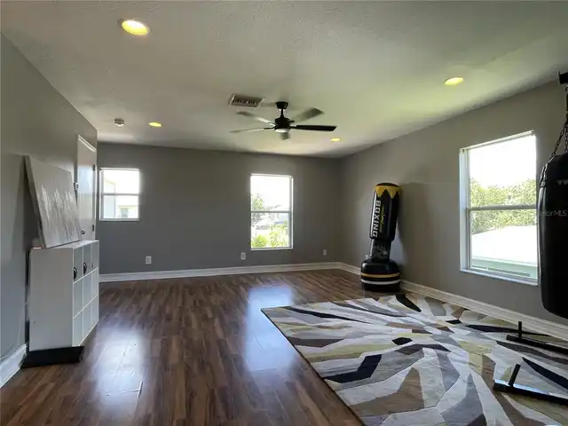 Listing Photo 10