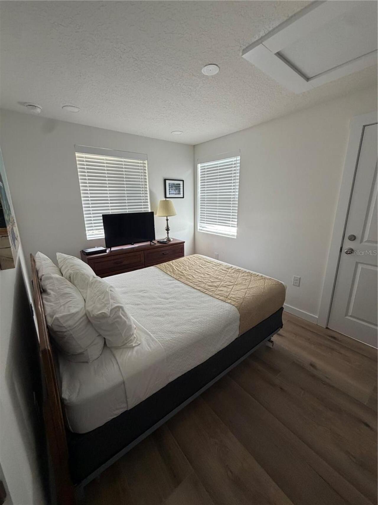 Listing Photo 12