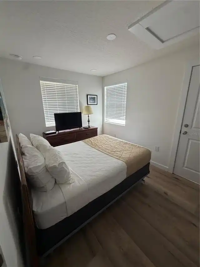 Listing Photo 12