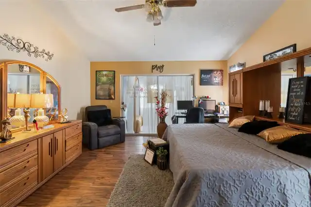Listing Photo 12