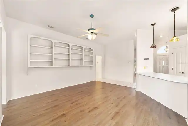 Listing Photo 11