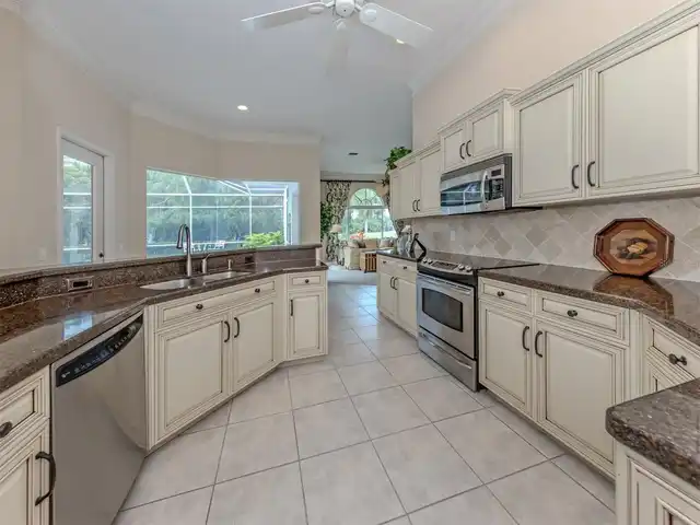 Listing Photo 12