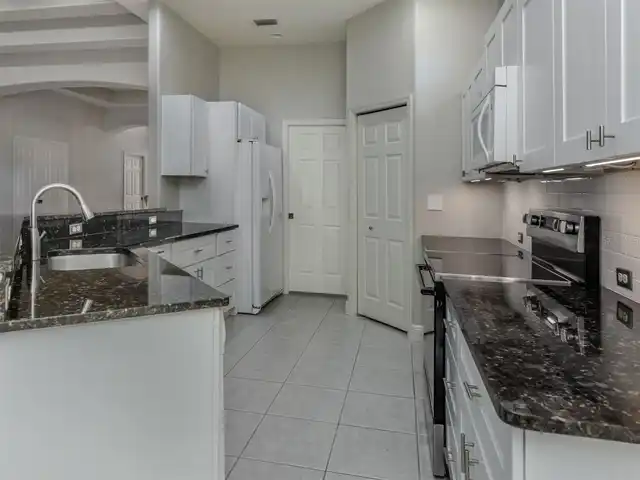 Listing Photo 12