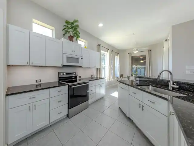 Listing Photo 14