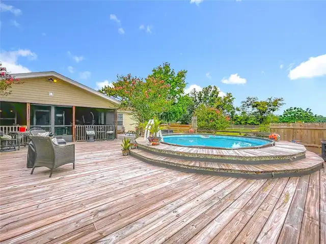 Listing Photo 11