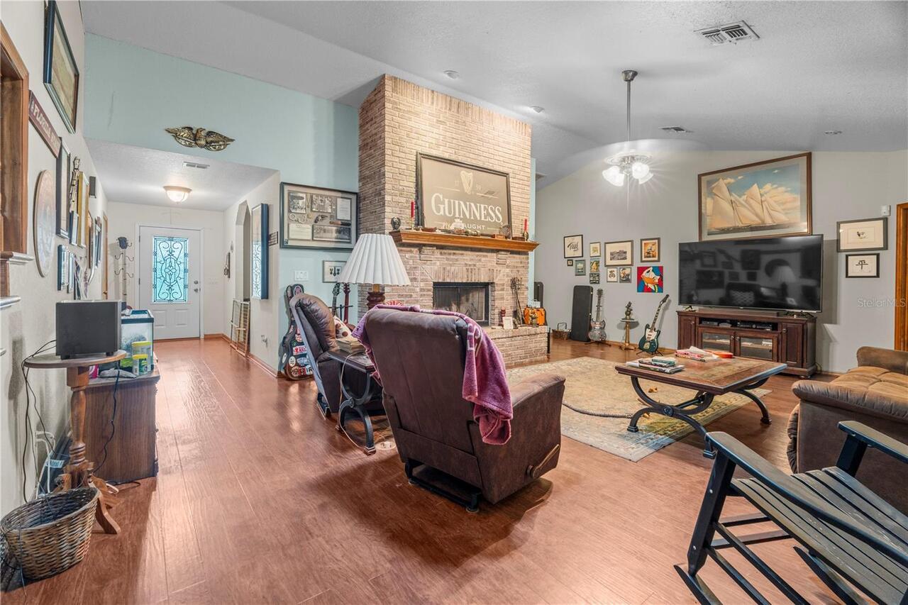 Listing Photo 14