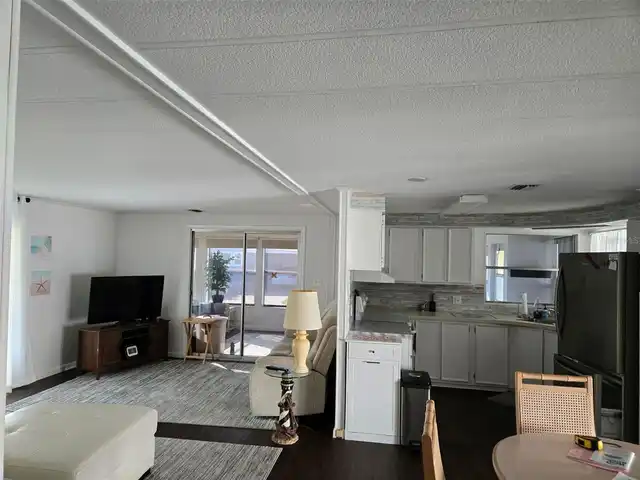 Listing Photo 8