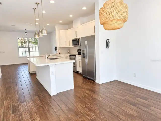 Listing Photo 8