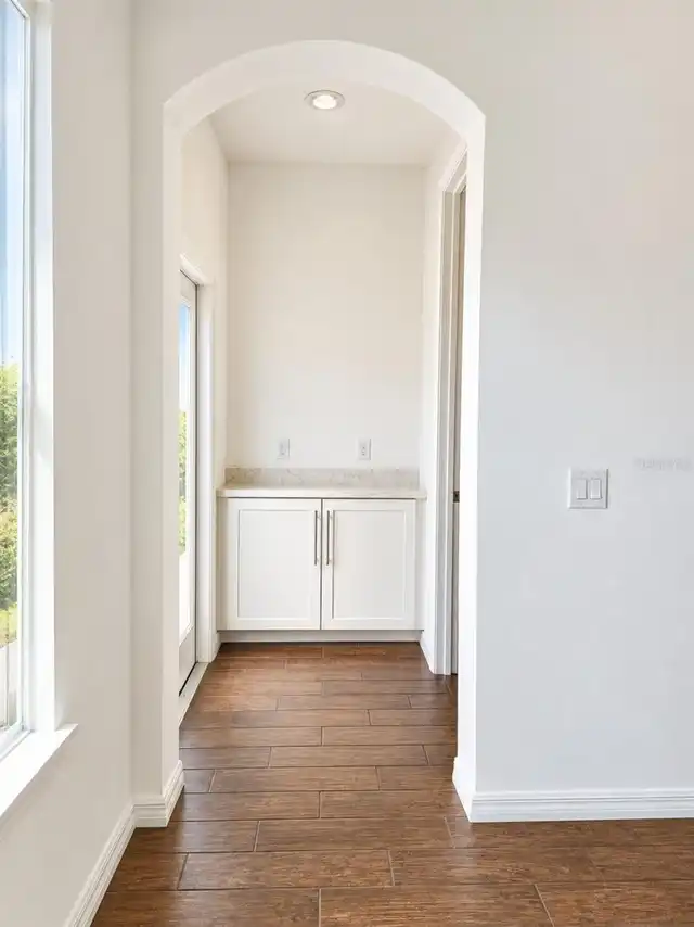 Listing Photo 12