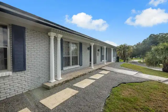Listing Photo 11