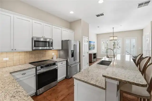 Listing Photo 11