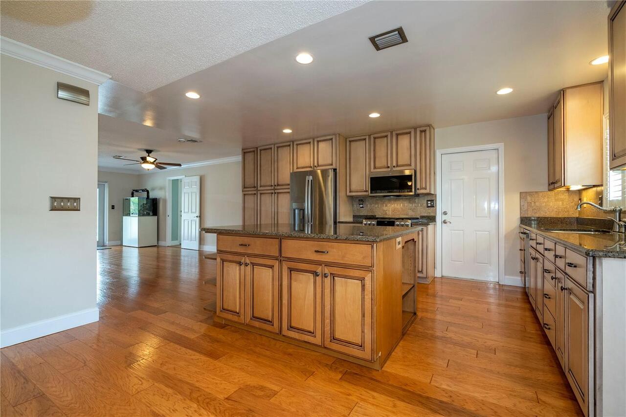 Listing Photo 7