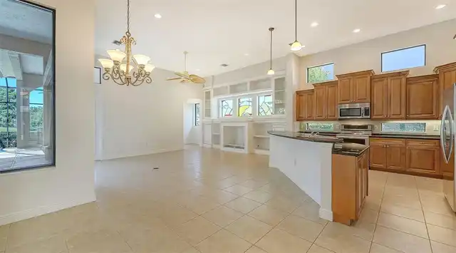 Listing Photo 14