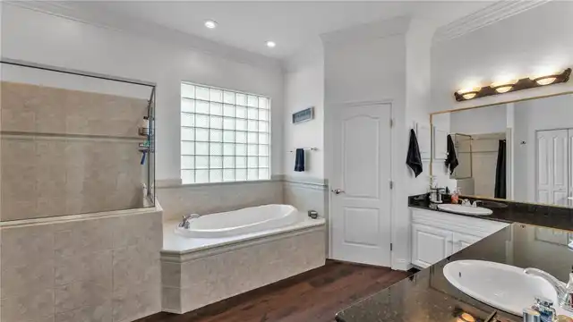 Listing Photo 8