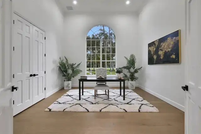 Listing Photo 9