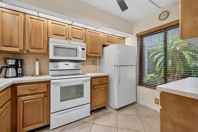 Listing Photo 11