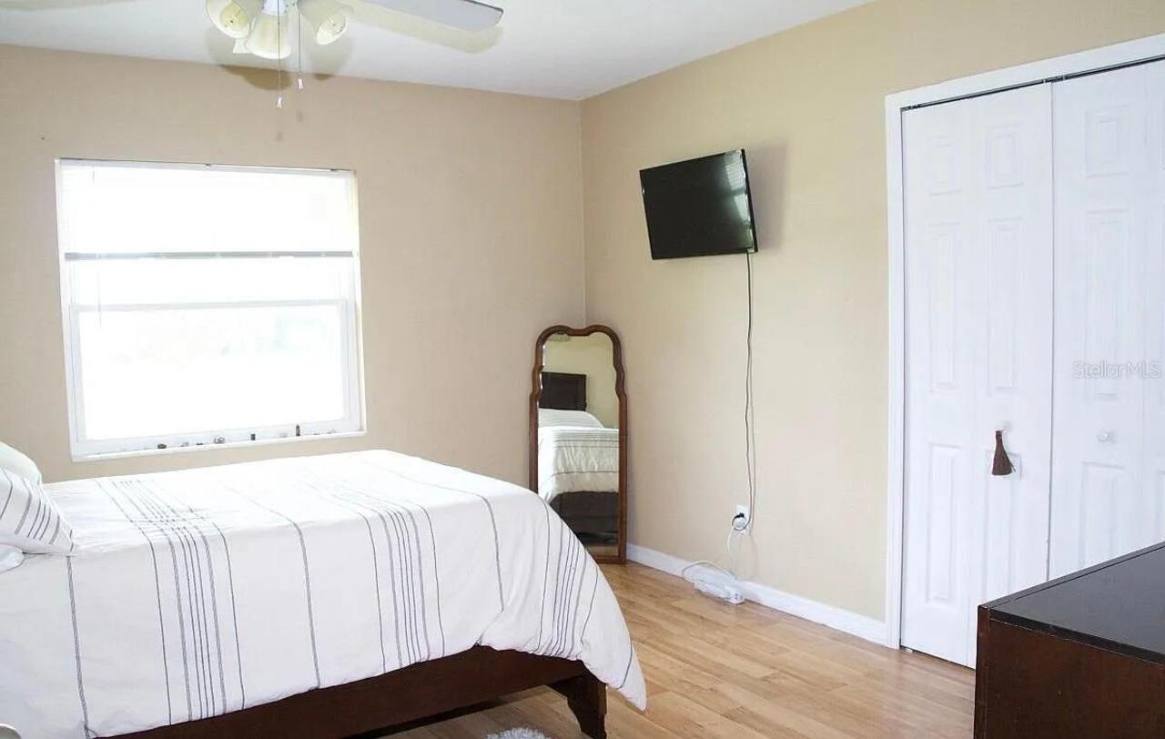 Listing Photo 8