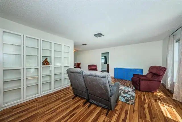 Listing Photo 7