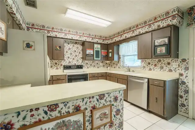 Listing Photo 12