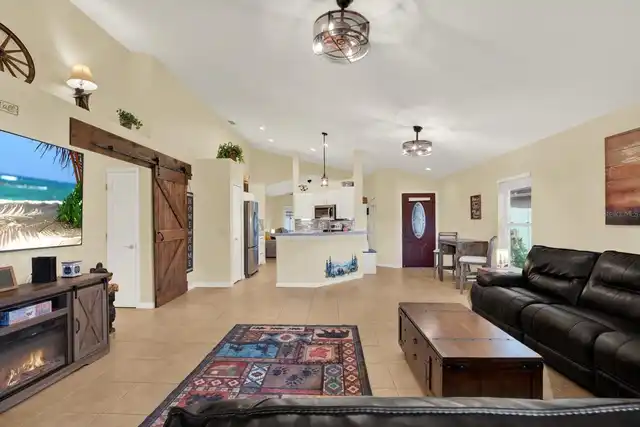 Listing Photo 8