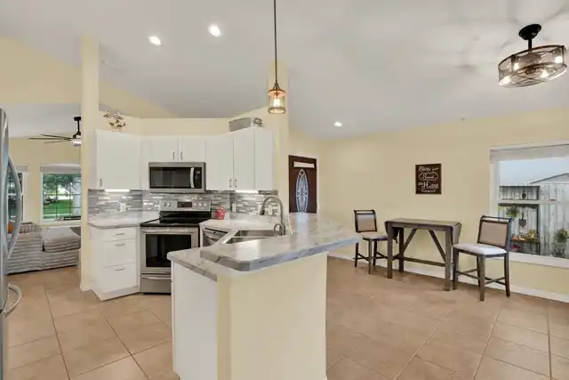 Listing Photo 10