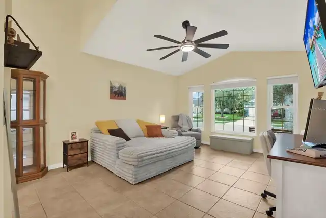 Listing Photo 12