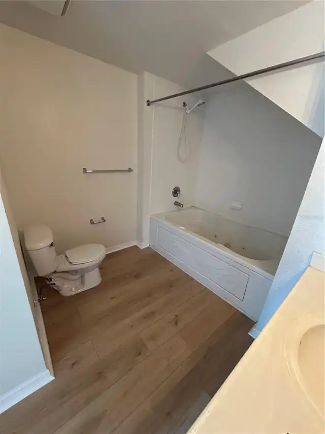Listing Photo 8