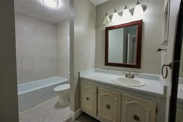 Listing Photo 12