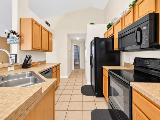 Listing Photo 11