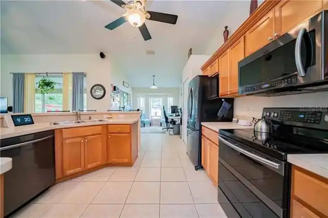 Listing Photo 11