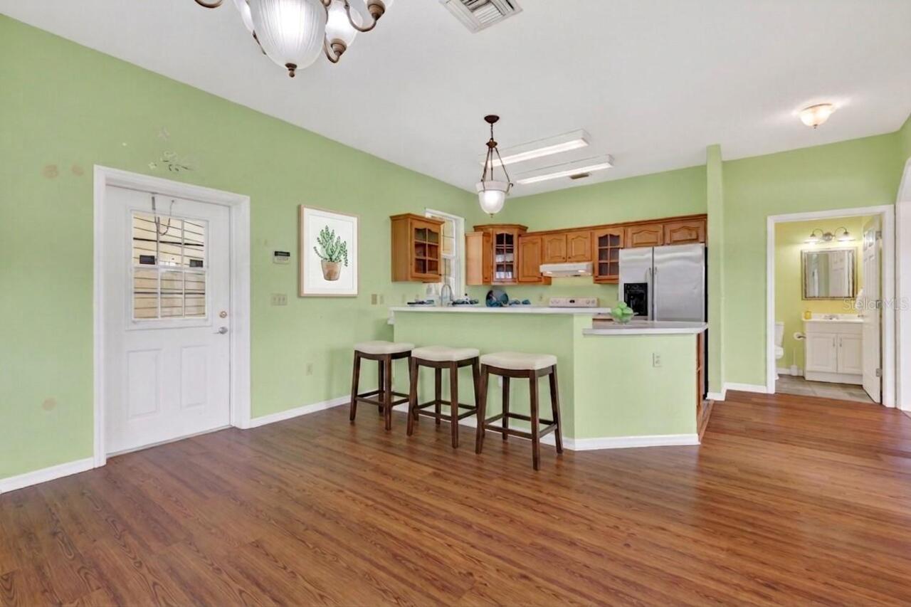 Listing Photo 9