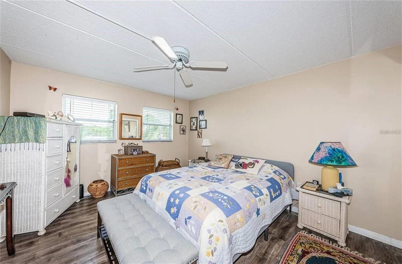 Listing Photo 12