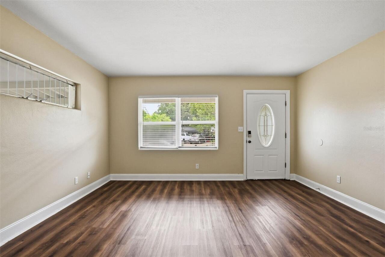 Listing Photo 8