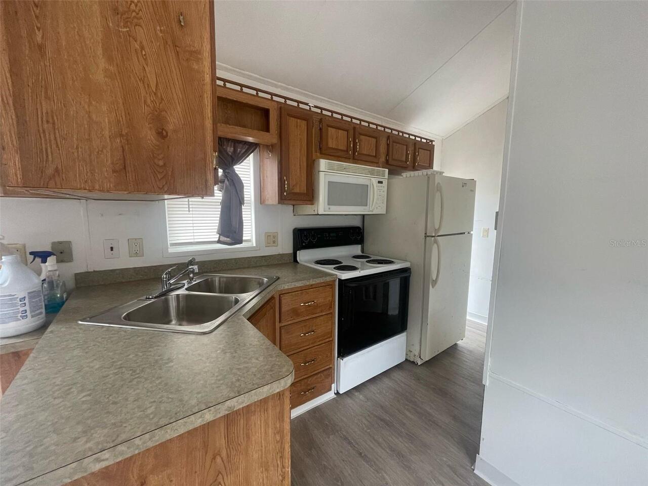 Listing Photo 11
