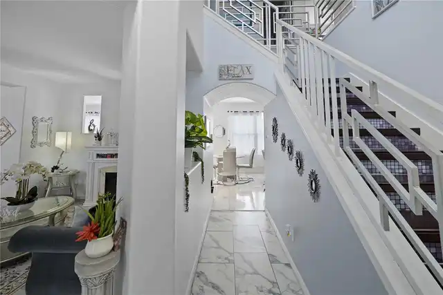 Listing Photo 12
