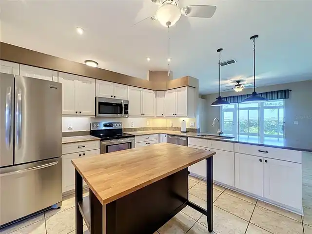 Listing Photo 12